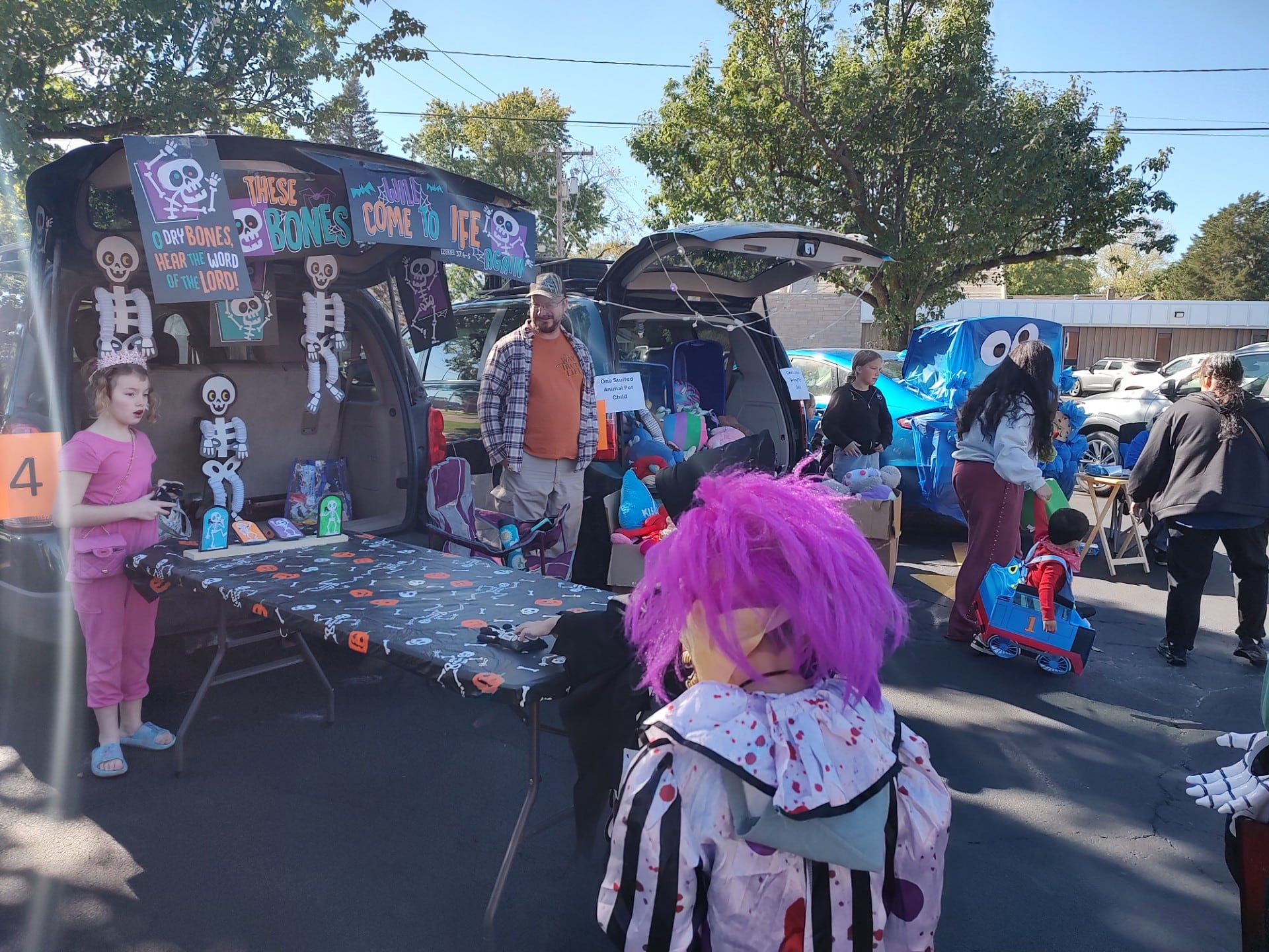 Plano Methodist Church draws more than 200 to trunk-or-treat event — Frankfort Sports news